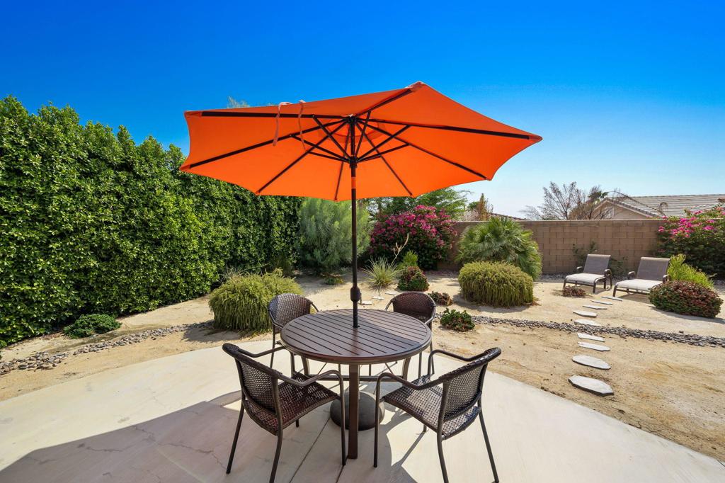 60224 Honeysuckle Street Property Photo 17