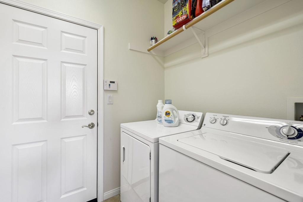 60224 Honeysuckle Street Property Photo 30