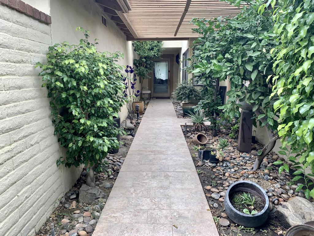 184 Castellana S Property Photo 3