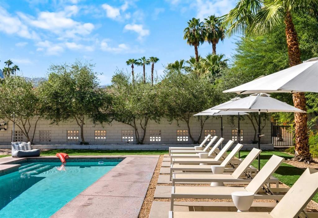 72382 Desert Drive Property Photo 3