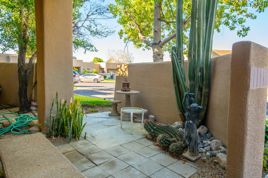 28602 Taos Court Property Photo 3