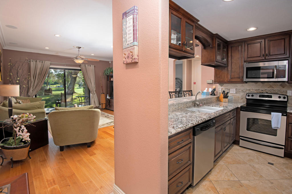 28602 Taos Court Property Photo 4