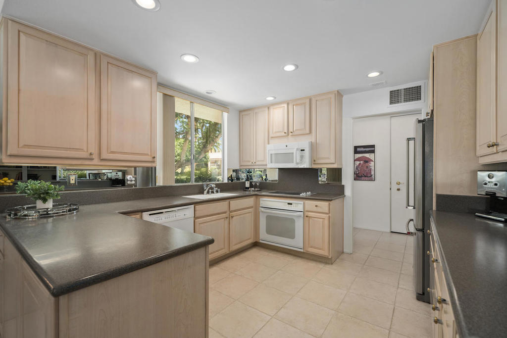 76895 Lark Drive Property Photo 3