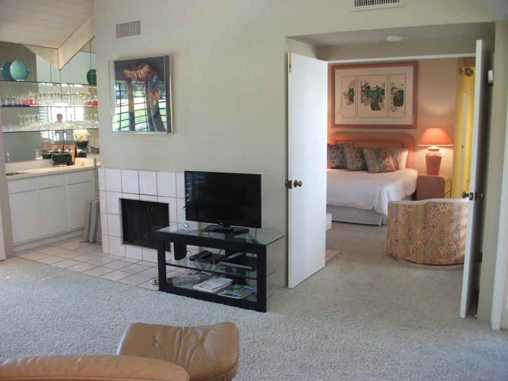 107 Racquet Club Drive Property Photo 4