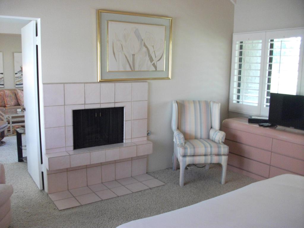 107 Racquet Club Drive Property Photo 9