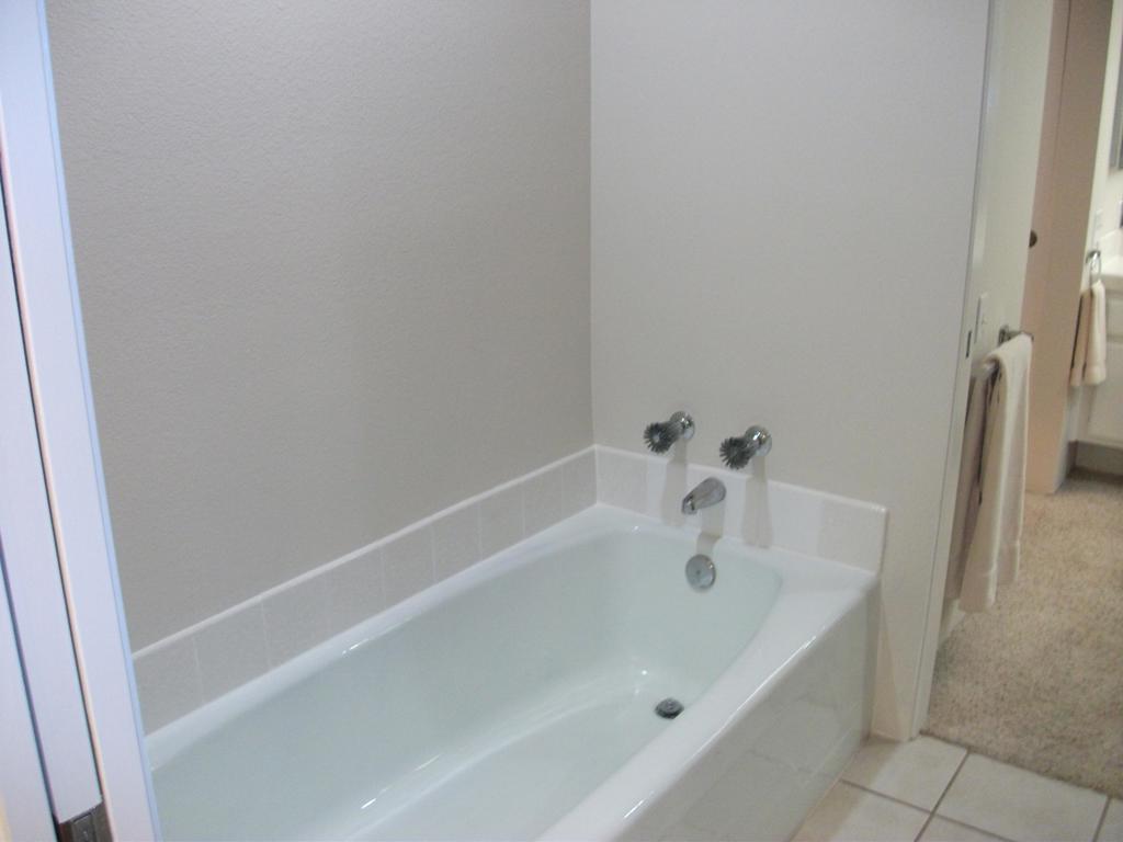 107 Racquet Club Drive Property Photo 14