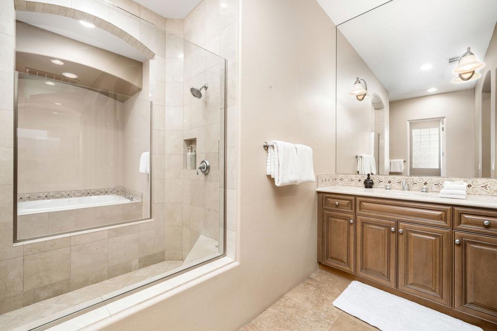 80885 Bellerive Property Photo 24