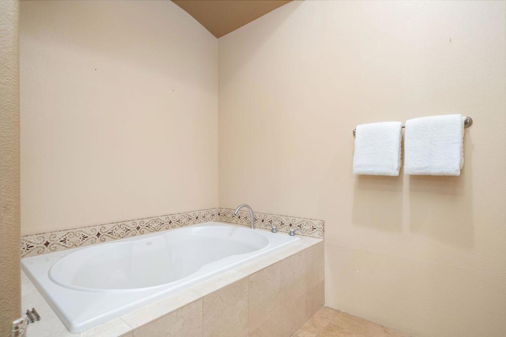 80885 Bellerive Property Photo 26