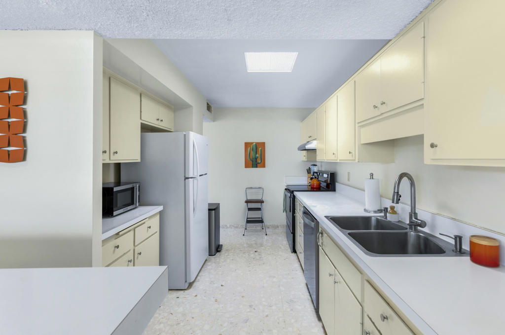 1211 Sandpiper Street Property Photo 3