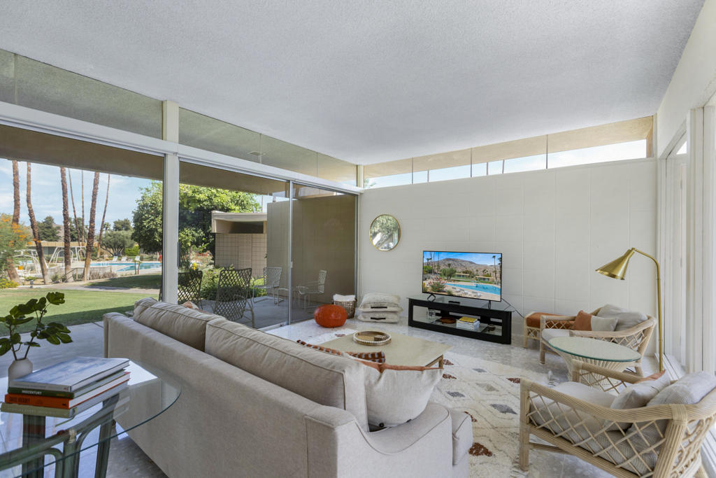 1211 Sandpiper Street Property Photo 8