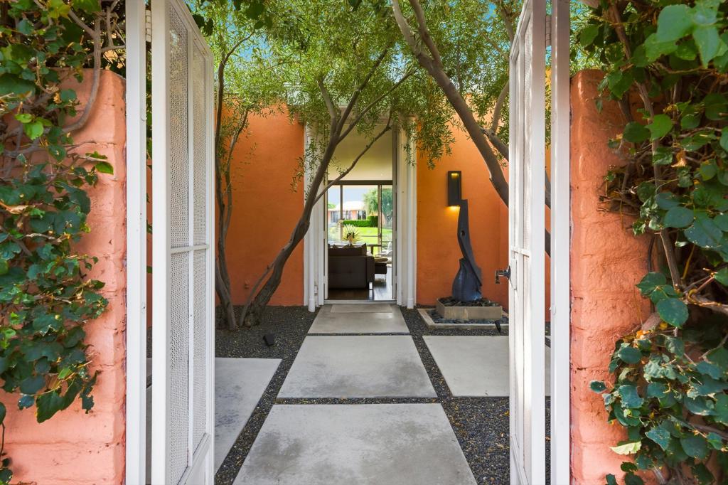47125 El Menara Circle Property Photo 1