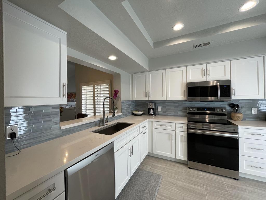 160 Desert Falls Circle Property Photo 3