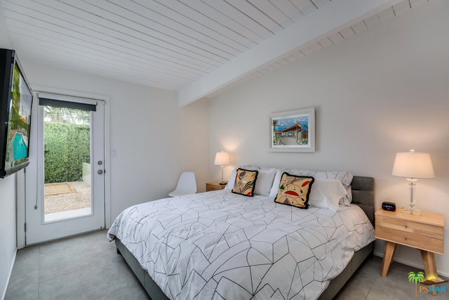 688 E Spencer Drive Property Photo 2