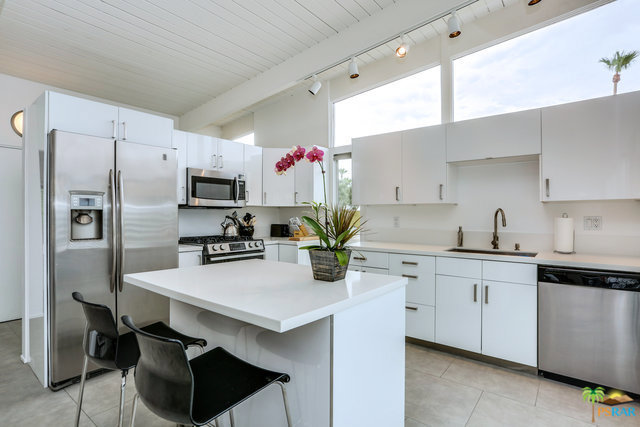 688 E Spencer Drive Property Photo 3