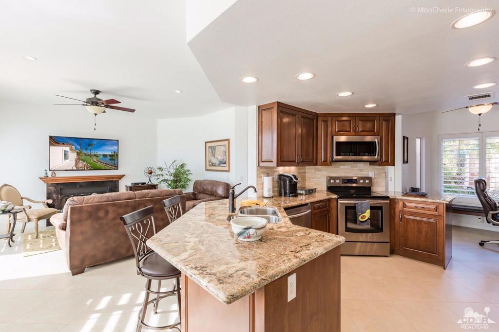 38061 Crocus Lane Property Photo 10