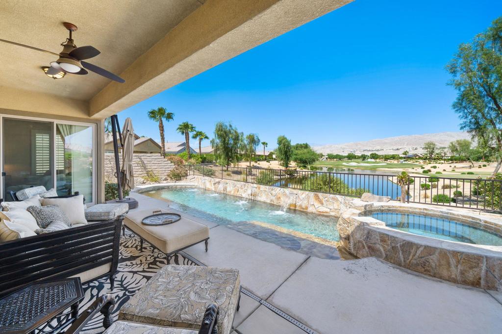 81074 Avenida Neblina Property Photo 1