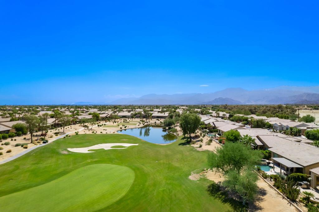 81074 Avenida Neblina Property Photo 3