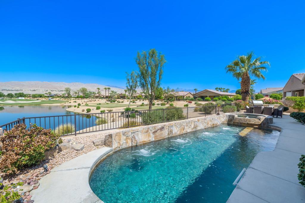 81074 Avenida Neblina Property Photo 4