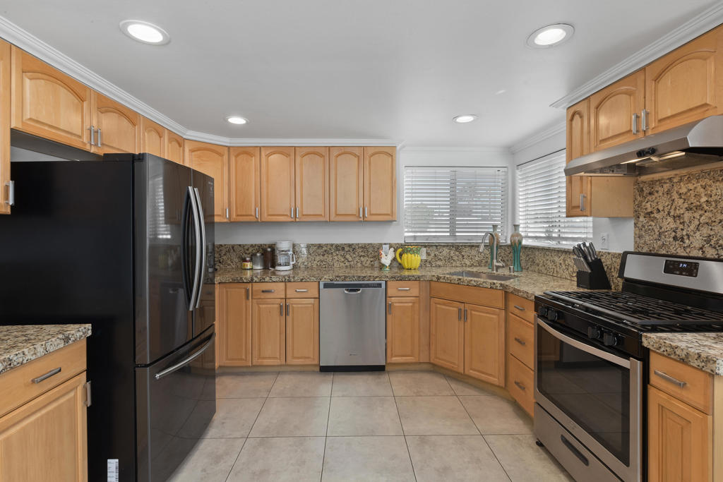 527 N Paseo De Anza Property Photo 8