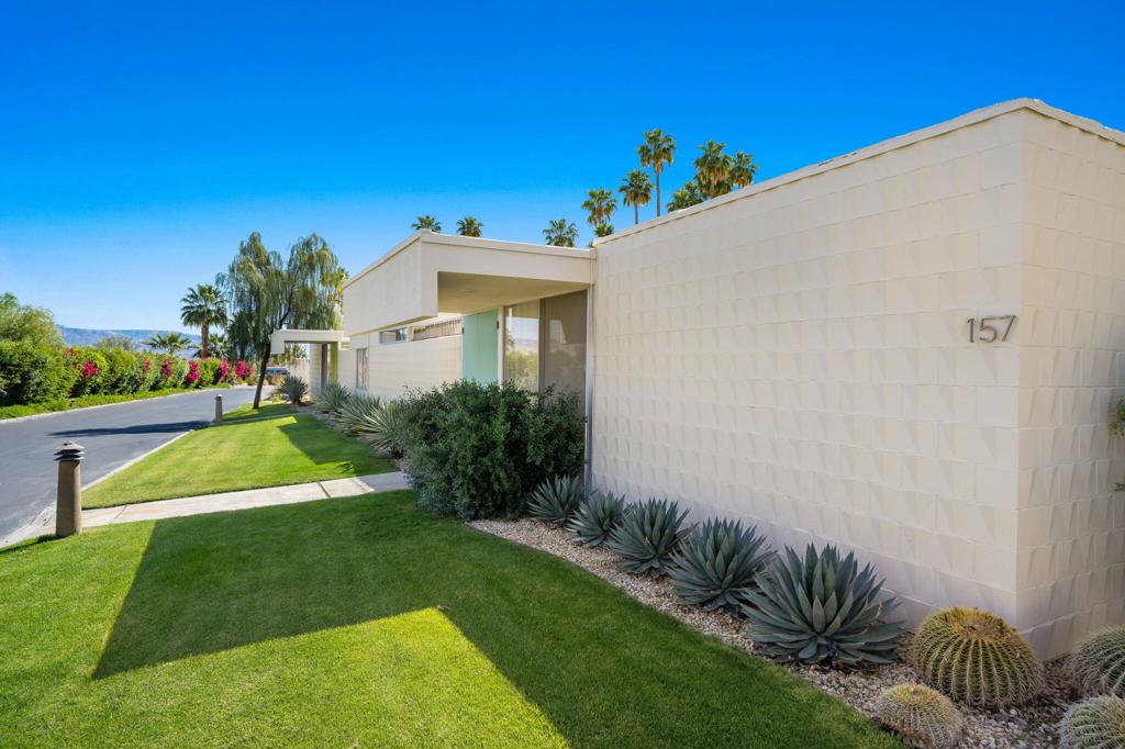 157 Desert Lakes Drive Property Photo 2