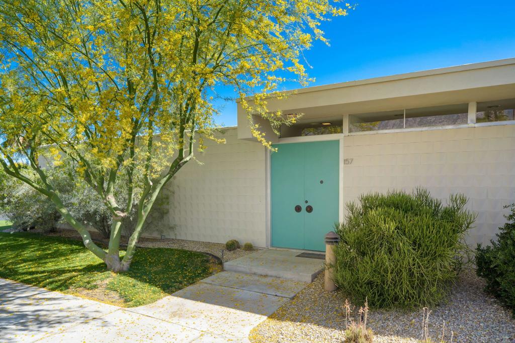 157 Desert Lakes Drive Property Photo 4