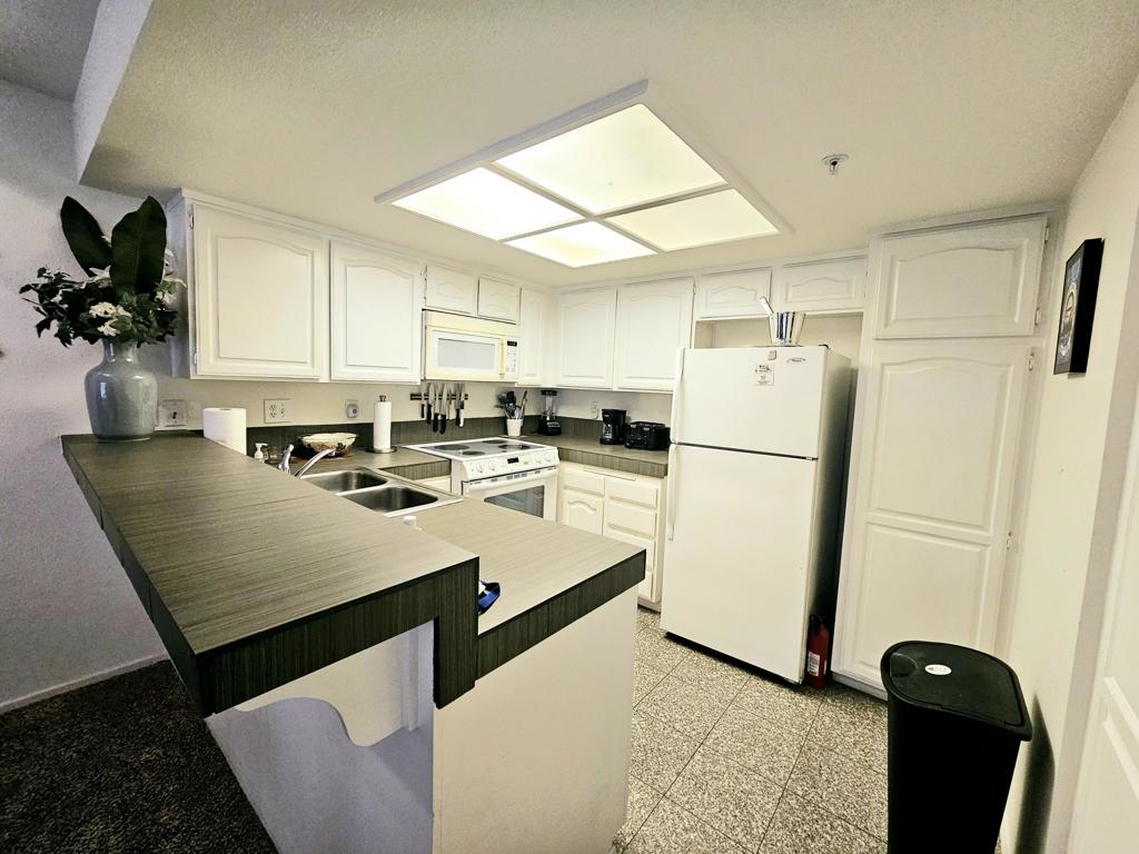 500 E Amado Road 116 Property Photo 5