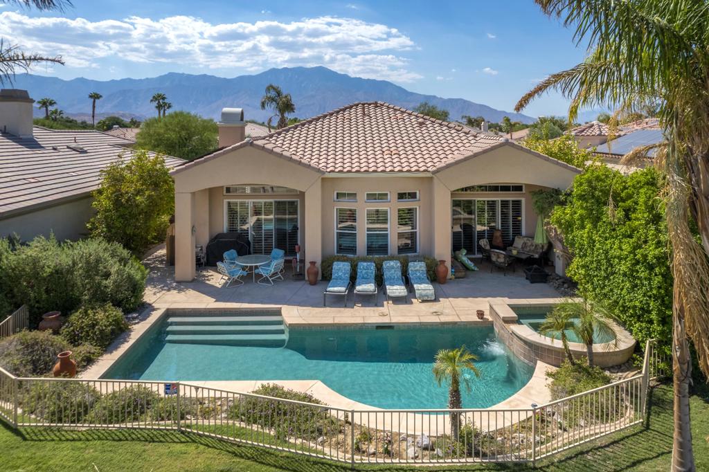 32 Via Bella Property Photo 1