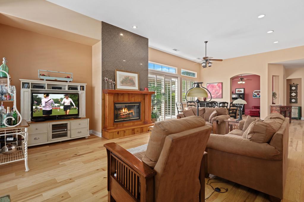 32 Via Bella Property Photo 18