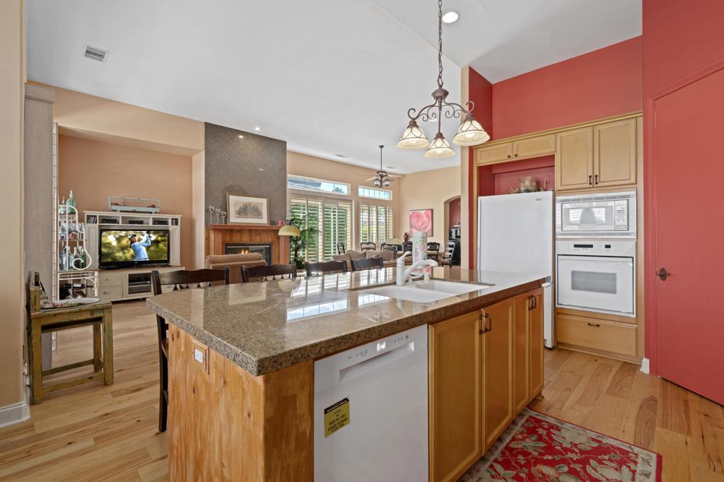 32 Via Bella Property Photo 25