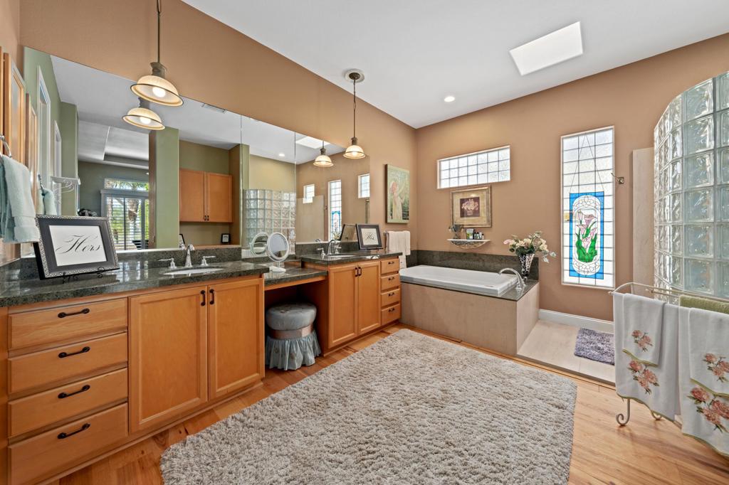 32 Via Bella Property Photo 30