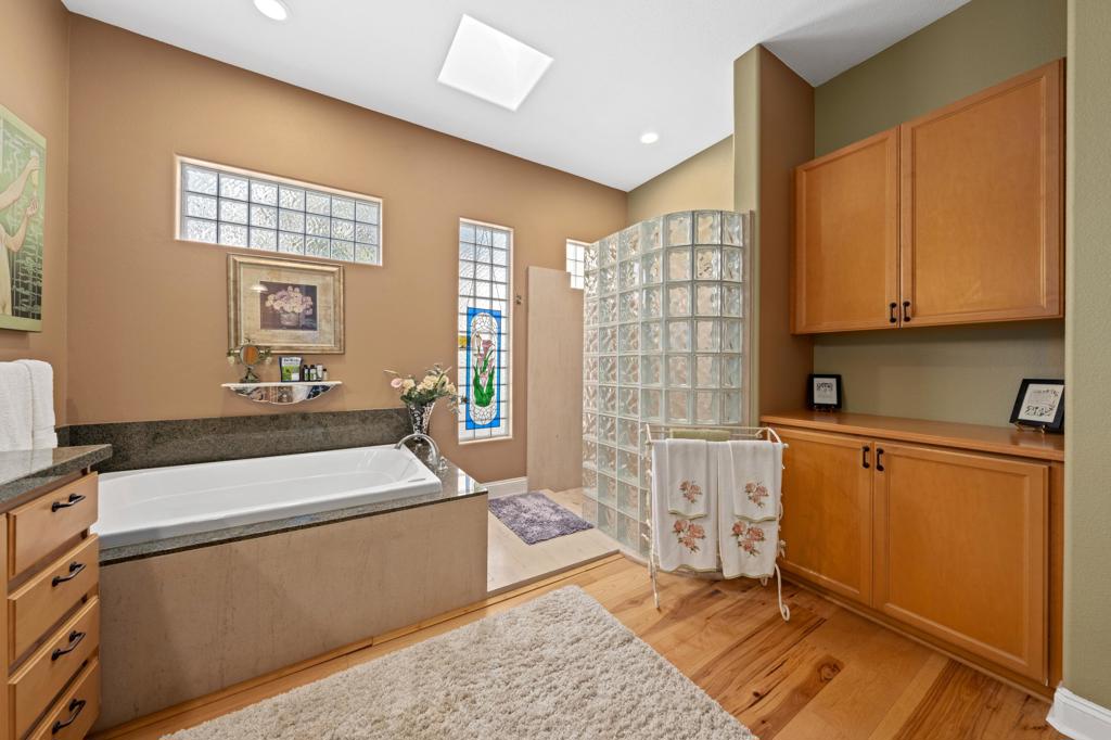 32 Via Bella Property Photo 31