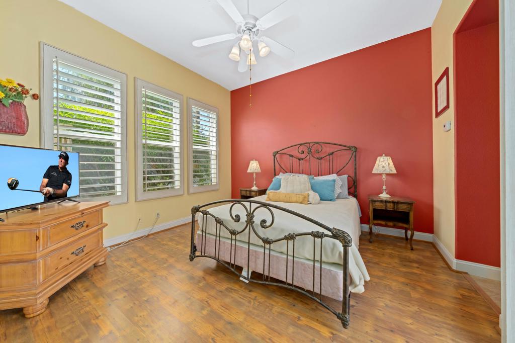 32 Via Bella Property Photo 37
