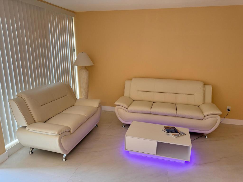 1555 N Chaparral Road Property Photo 3