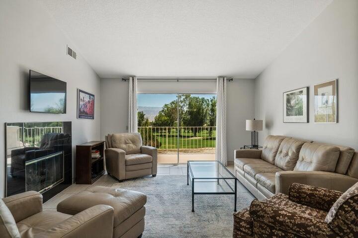 272 Desert Falls Drive E Property Photo 5