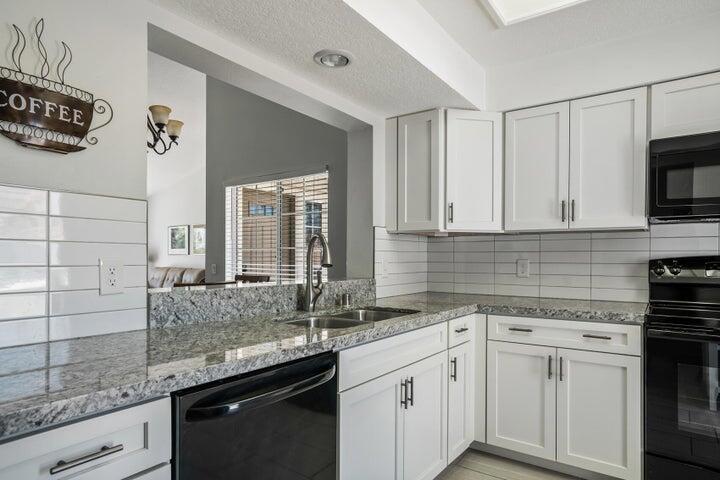 272 Desert Falls Drive E Property Photo 10