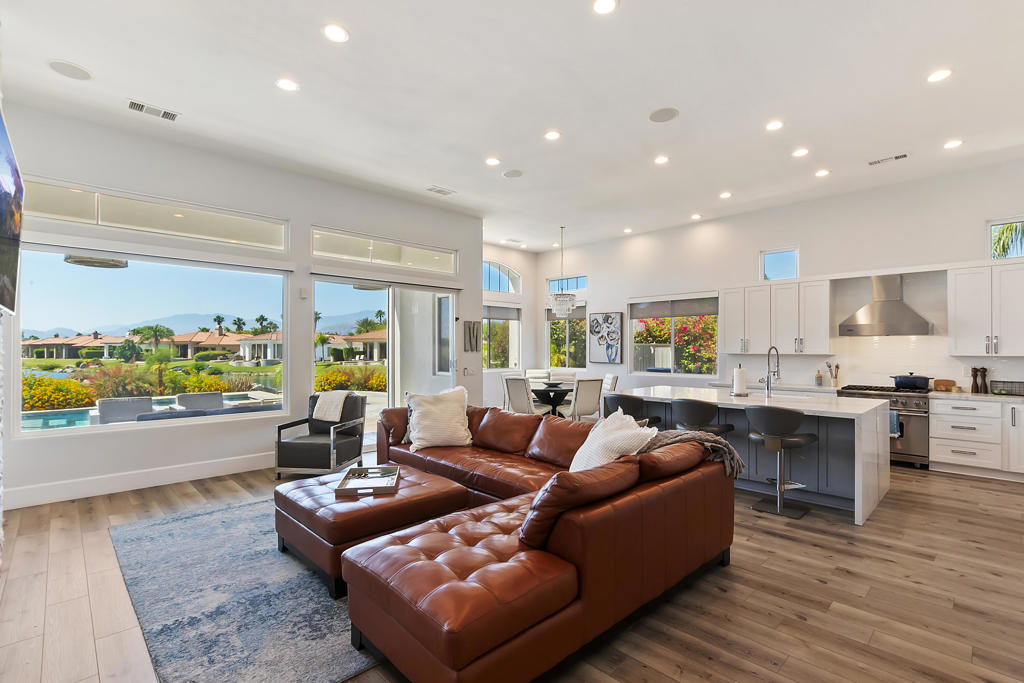 54 Via Bella Property Photo 6