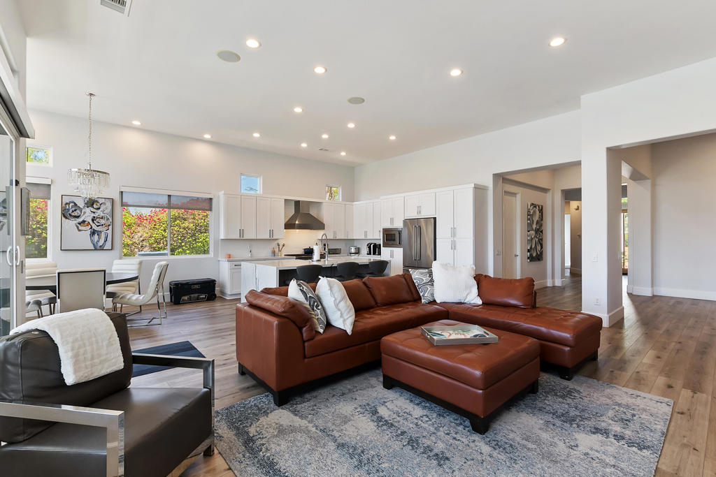 54 Via Bella Property Photo 9