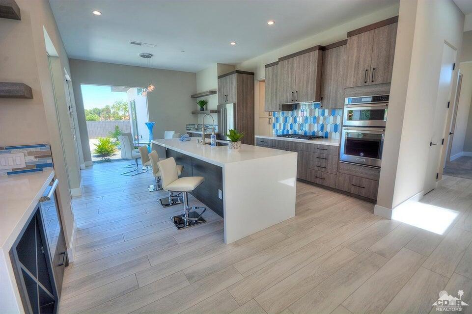 78525 Orcabessa Drive Property Photo 8