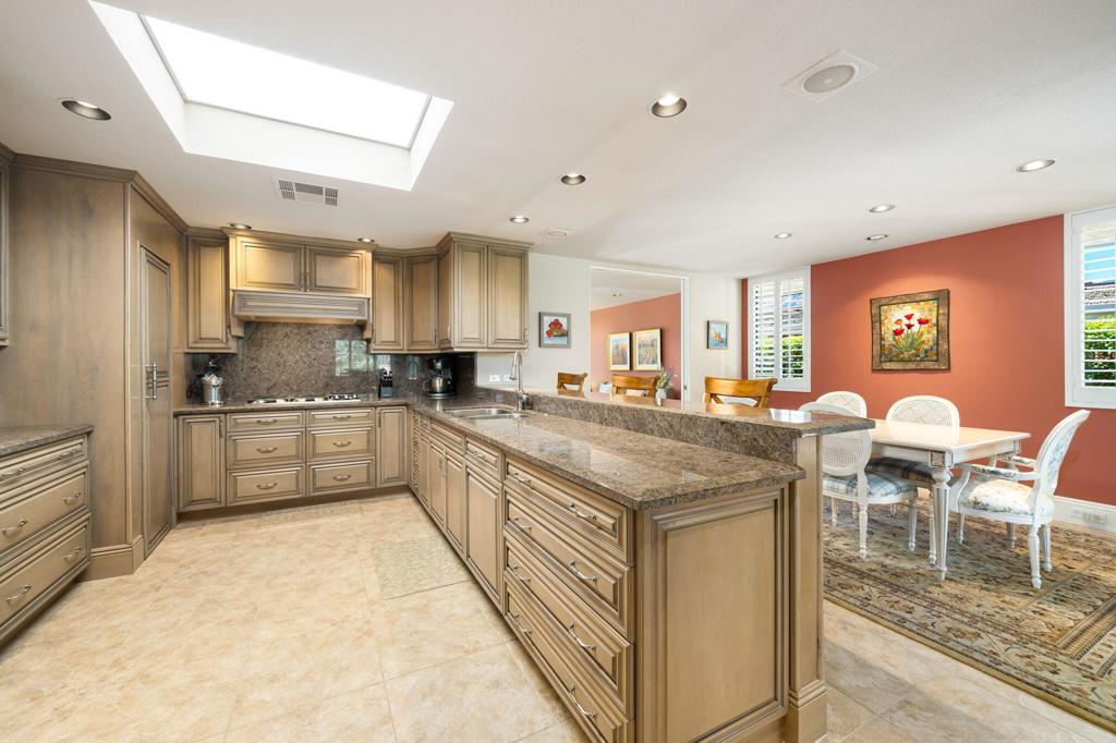 6 Oxford Court Property Photo 16