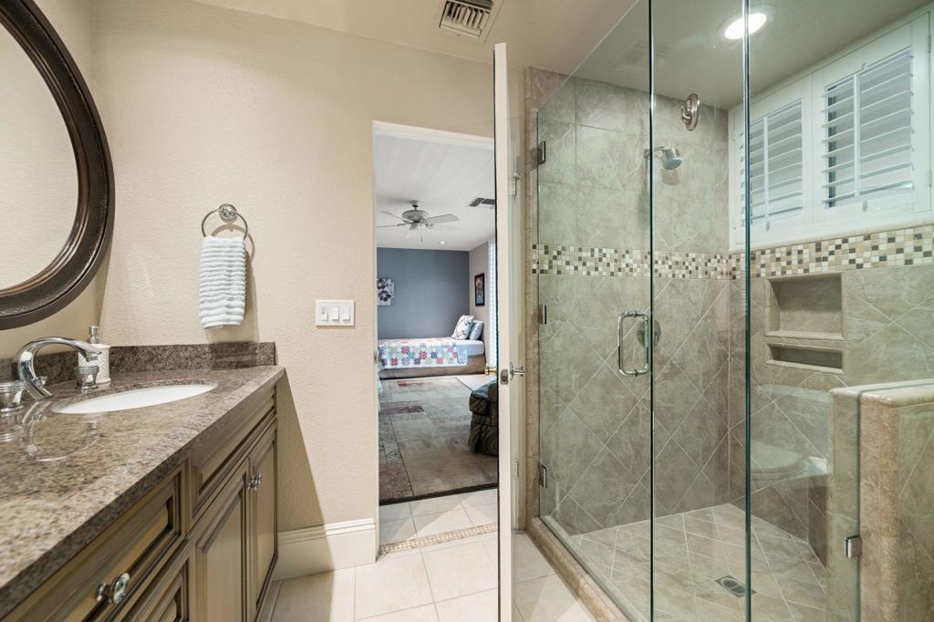 6 Oxford Court Property Photo 30