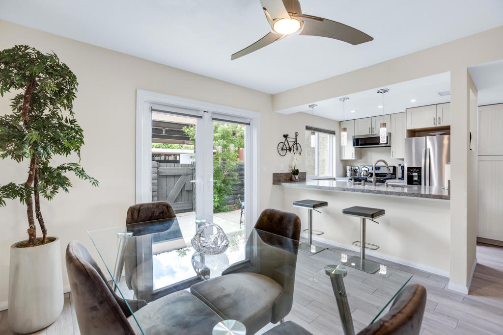 2274 N Indian Canyon Drive C Property Photo 4