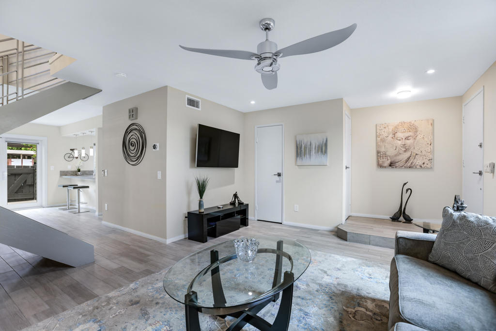 2274 N Indian Canyon Drive C Property Photo 7