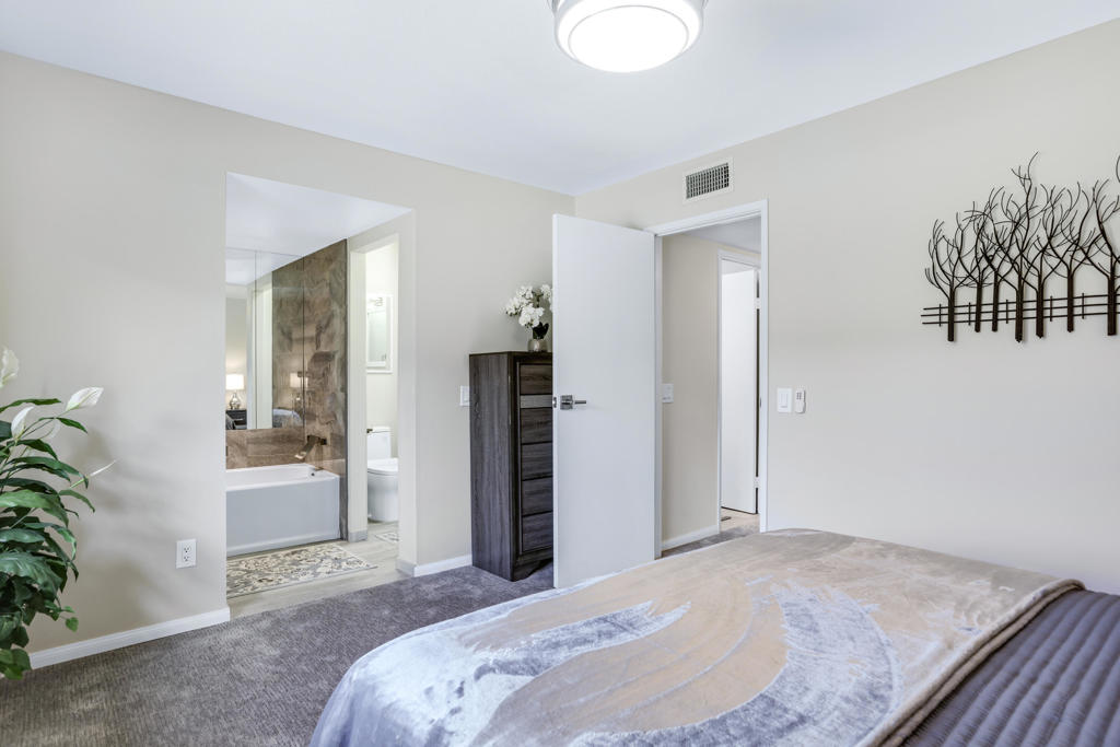 2274 N Indian Canyon Drive C Property Photo 18