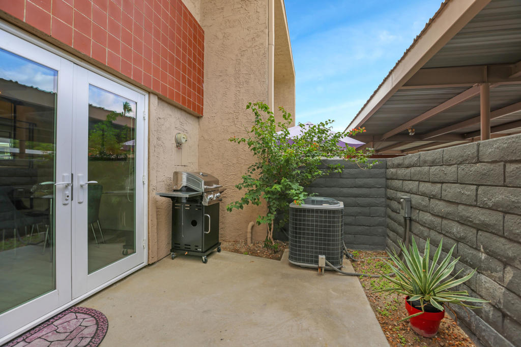 2274 N Indian Canyon Drive C Property Photo 27