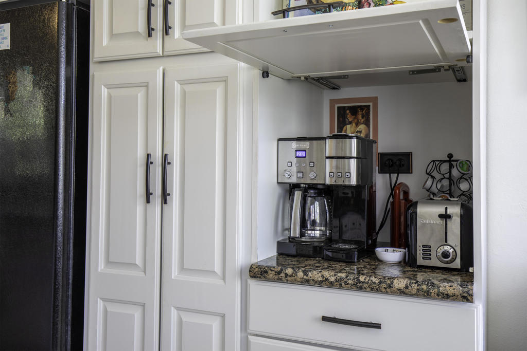 37905 Pineknoll Avenue Property Photo 11