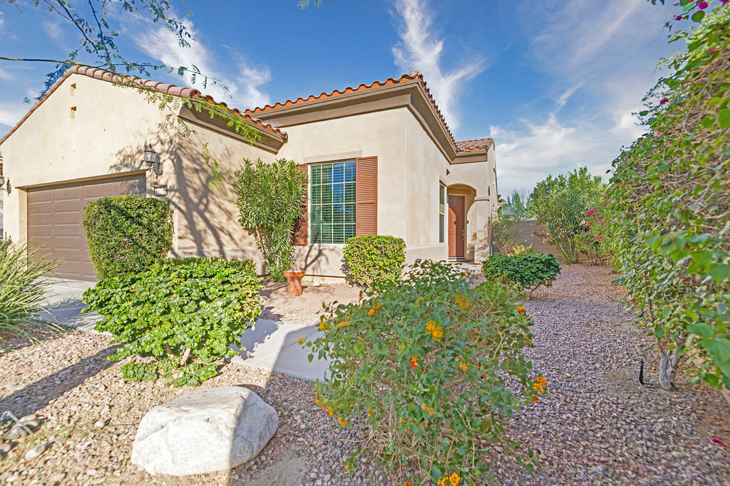 39205 Calle Popoca Property Photo 2