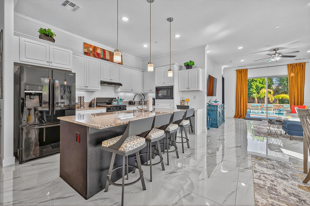 39205 Calle Popoca Property Photo 9