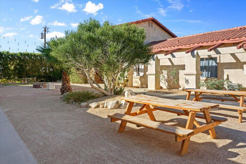 68065 Cll Bolsa Property Photo 3