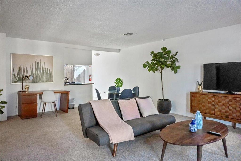68065 Cll Bolsa Property Photo 5
