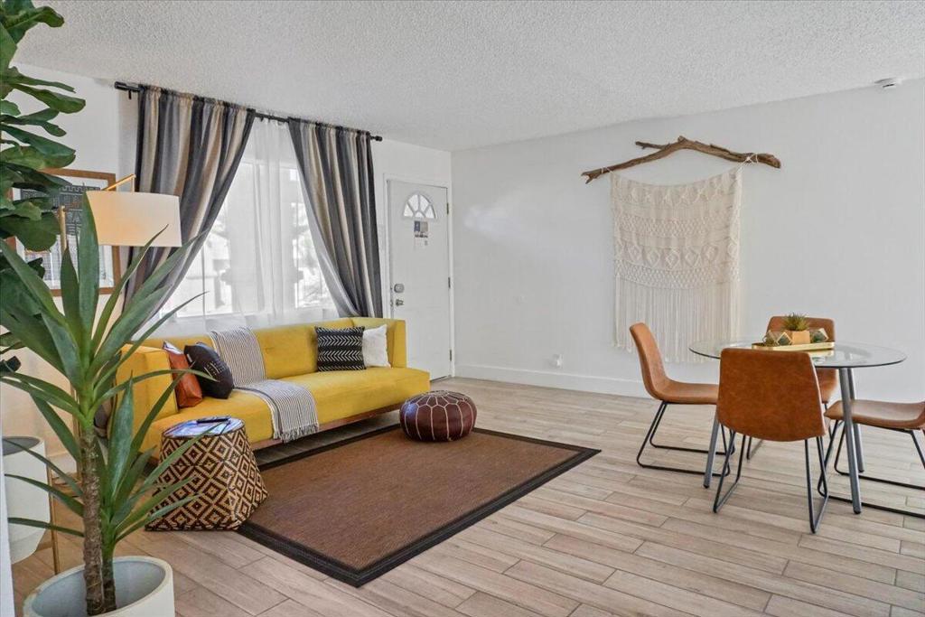 68065 Cll Bolsa Property Photo 15